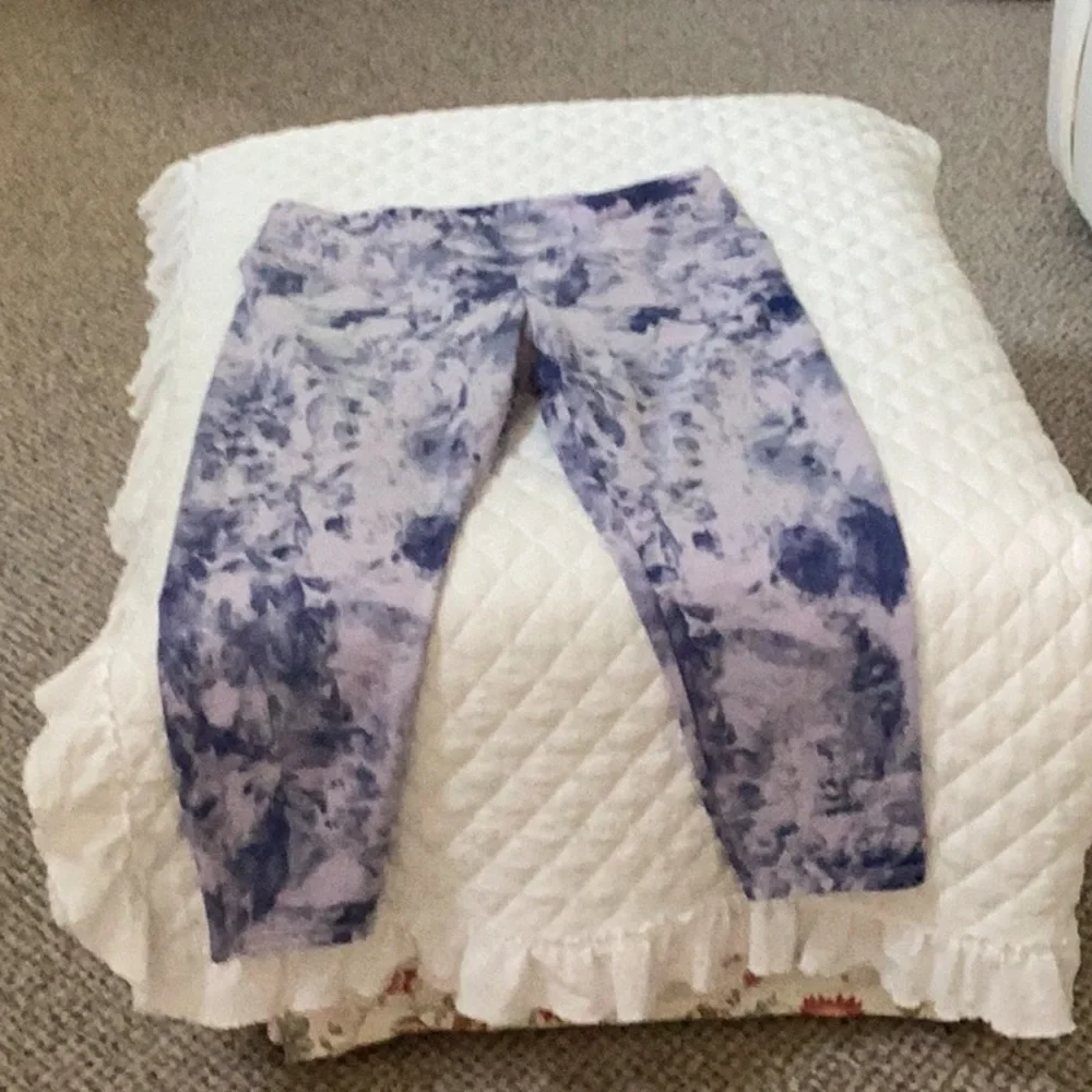 Balance Collection leggings. - Picture 1 of 5